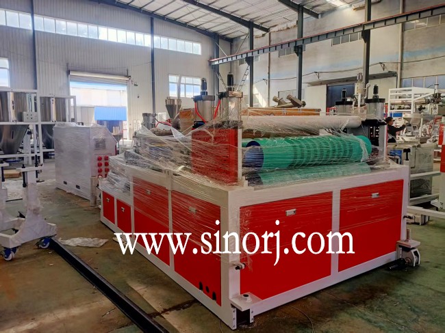 發往印尼的pvc波浪瓦，T型瓦生產線，大理石uv板生產線開始裝柜